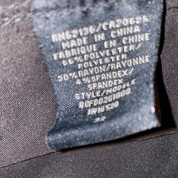 Guess black high waisted satin lined midi skirt Sz 12 - Picture 10 of 12